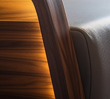 zoom on leather and wood with light  Homepage image anim 5-min